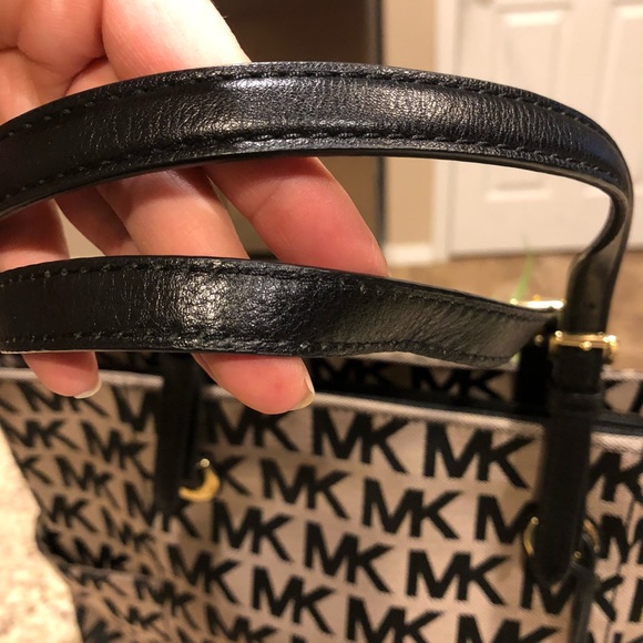 Michael Kors Large Tote - Picture 5 of 8